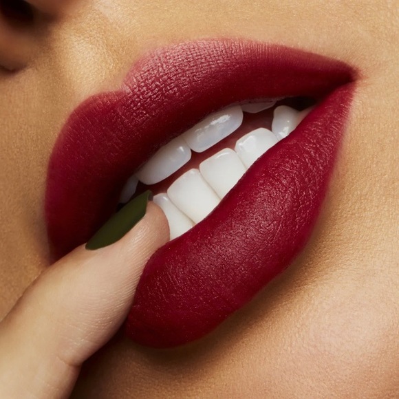 MAC Powder Kiss Liquid Lipcolour MAKE LOVE TO THE CAMERA 994 - Picture 5 of 12